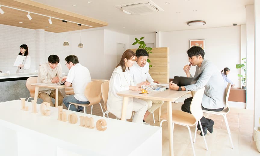 明るいオープンなスタジオ